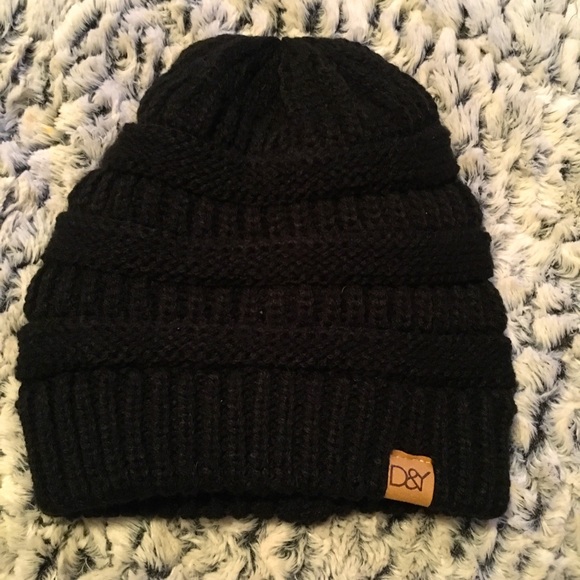 D&Y Accessories - D&Y women’s Black knit Beanie